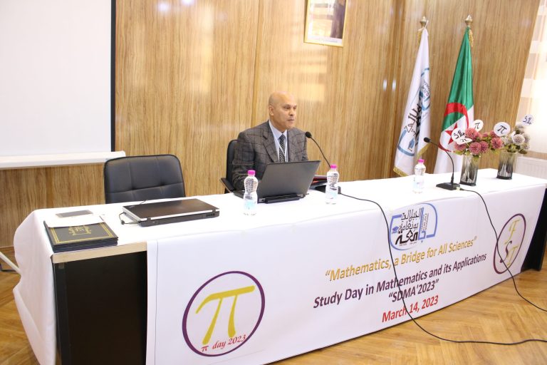 -الرياضيات وتطبيقاتها- تحت مجهر اليوم الدراسي بكلية العلوم والتكنولوجيا بجامعة الجيلالي بونعامة